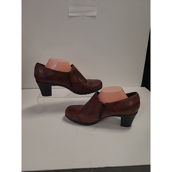 Clarks Bendables Ankle Boots 11M Casual Zip Bootie Brown Leather Heels Buckle - Picture 3 of 13